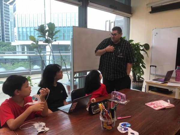 HWA’s First Holiday Program Successfully Held : The Young Writers & Speakers Camp